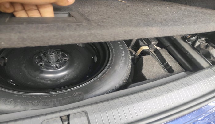 2018 Volkswagen TIGUAN HIGHLINE TDI AT, Diesel, Automatic, 1,00,242 km, tyre