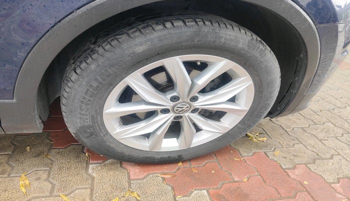 2018 Volkswagen TIGUAN HIGHLINE TDI AT, Diesel, Automatic, 1,00,242 km, tyre