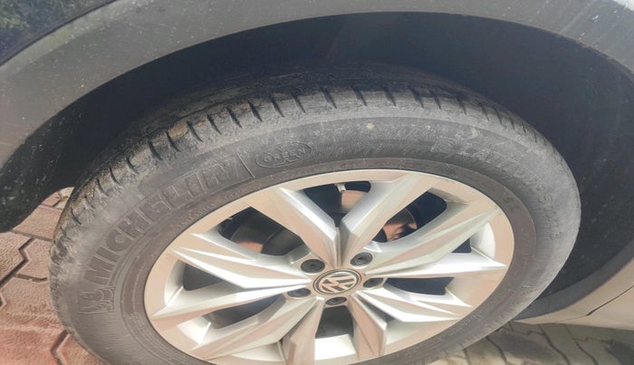 2018 Volkswagen TIGUAN HIGHLINE TDI AT, Diesel, Automatic, 1,00,242 km, tyre