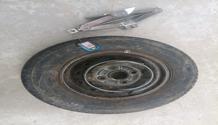 2016 Maruti Alto 800 LXI, Petrol, Manual, 13,729 km, tyre