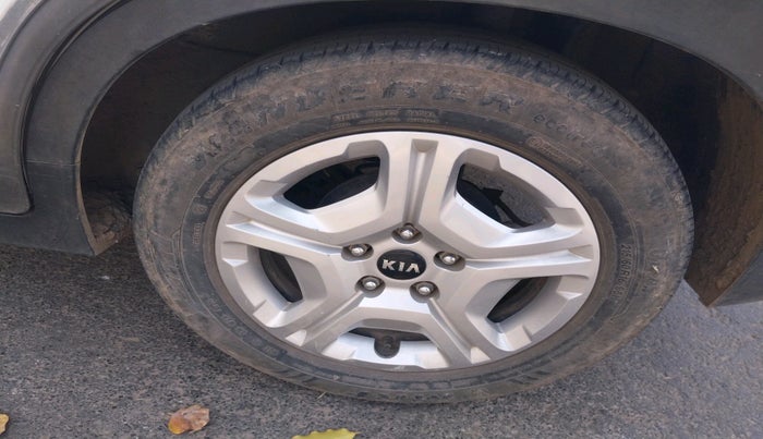 2020 KIA SONET HTX 1.5, Diesel, Manual, 1,06,631 km, tyre