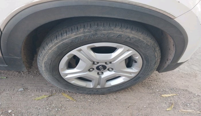 2020 KIA SONET HTX 1.5, Diesel, Manual, 1,06,631 km, tyre