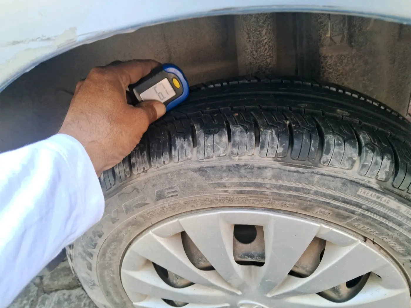 2011 Toyota Etios G, Petrol, Manual, 1,28,001 km, tyre