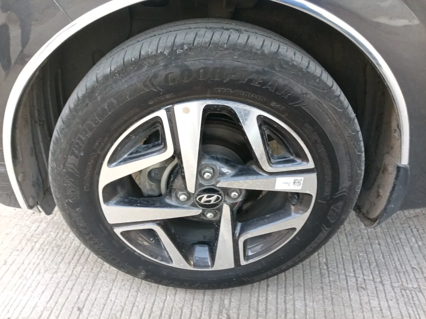 2022 Hyundai AURA SX 1.2 CNG, CNG, Manual, 45,579 km, tyre
