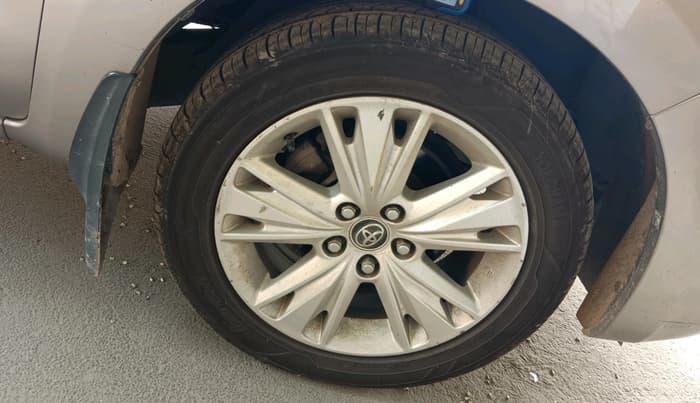 2016 Toyota Innova Crysta 2.4 ZX 7 STR, Diesel, Manual, 93,436 km, tyre