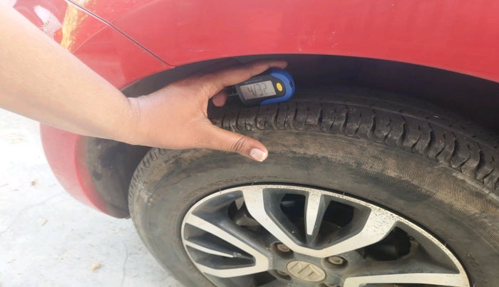 2020 Maruti Swift VXI AMT, Petrol, Automatic, 25,815 km, tyre