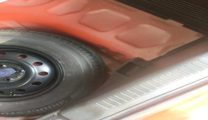 2020 Maruti Swift VXI AMT, Petrol, Automatic, 25,815 km, tyre