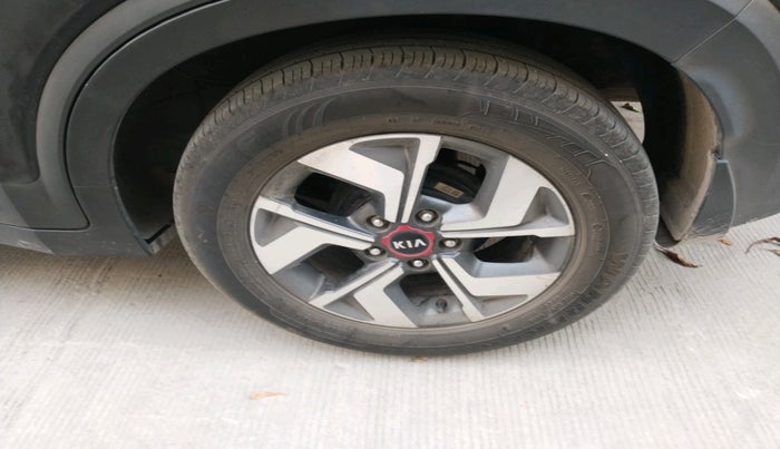 2021 KIA SONET GTX PLUS 1.5 AT, Diesel, Automatic, 1,58,471 km, tyre