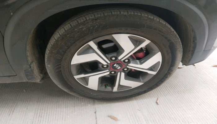 2021 KIA SONET GTX PLUS 1.5 AT, Diesel, Automatic, 1,58,471 km, tyre