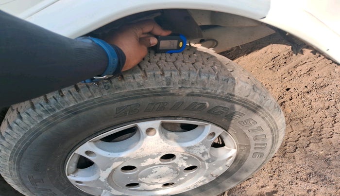 2017 Mahindra Bolero SLE BS IV, Diesel, Manual, 1,65,338 km, tyre