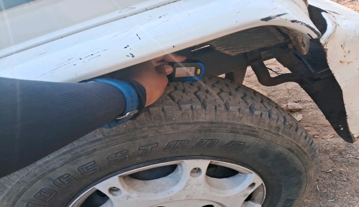 2017 Mahindra Bolero SLE BS IV, Diesel, Manual, 1,65,338 km, tyre