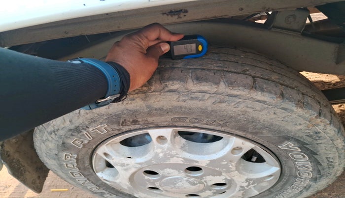 2017 Mahindra Bolero SLE BS IV, Diesel, Manual, 1,65,338 km, tyre