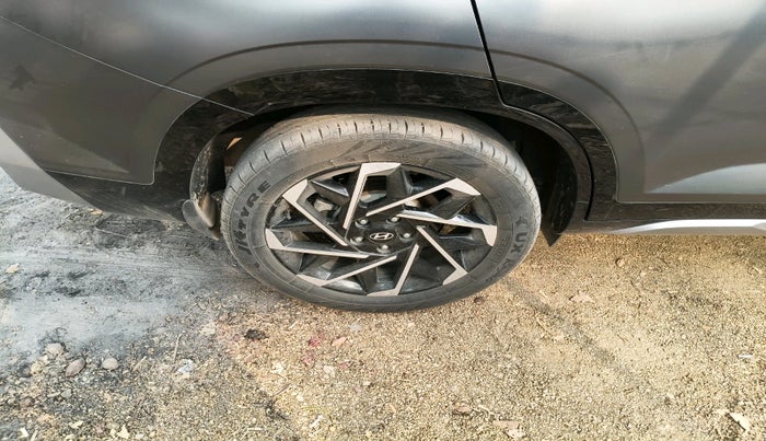 2024 Hyundai ALCAZAR Signature 6 STR 1.5 Turbo GDi Petrol DCT, Petrol, Automatic, 28,465 km, tyre