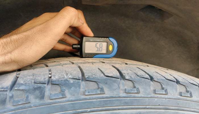 2017 Mahindra XUV500 W6, Diesel, Manual, 1,05,349 km, tyre