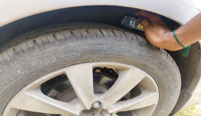 2012 Hyundai Verna FLUIDIC 1.6 CRDI SX, Diesel, Manual, 89,325 km, tyre