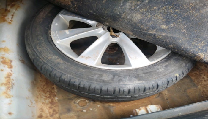 2012 Hyundai Verna FLUIDIC 1.6 CRDI SX, Diesel, Manual, 89,325 km, tyre