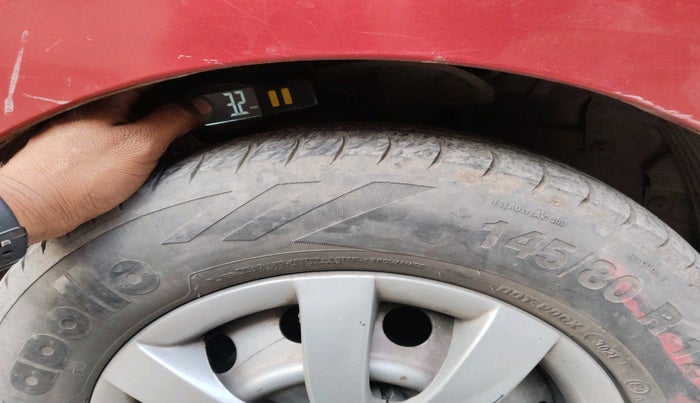 2013 Hyundai Eon ERA +, CNG, Manual, 1,57,178 km, tyre