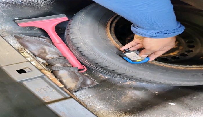 2011 Honda City 1.5L I-VTEC V MT, Petrol, Manual, 1,02,990 km, tyre