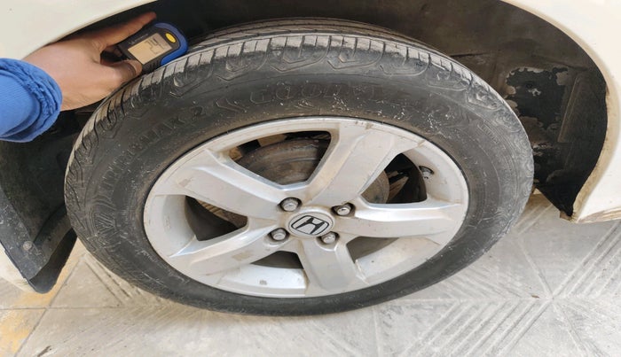 2011 Honda City 1.5L I-VTEC V MT, Petrol, Manual, 1,02,990 km, tyre