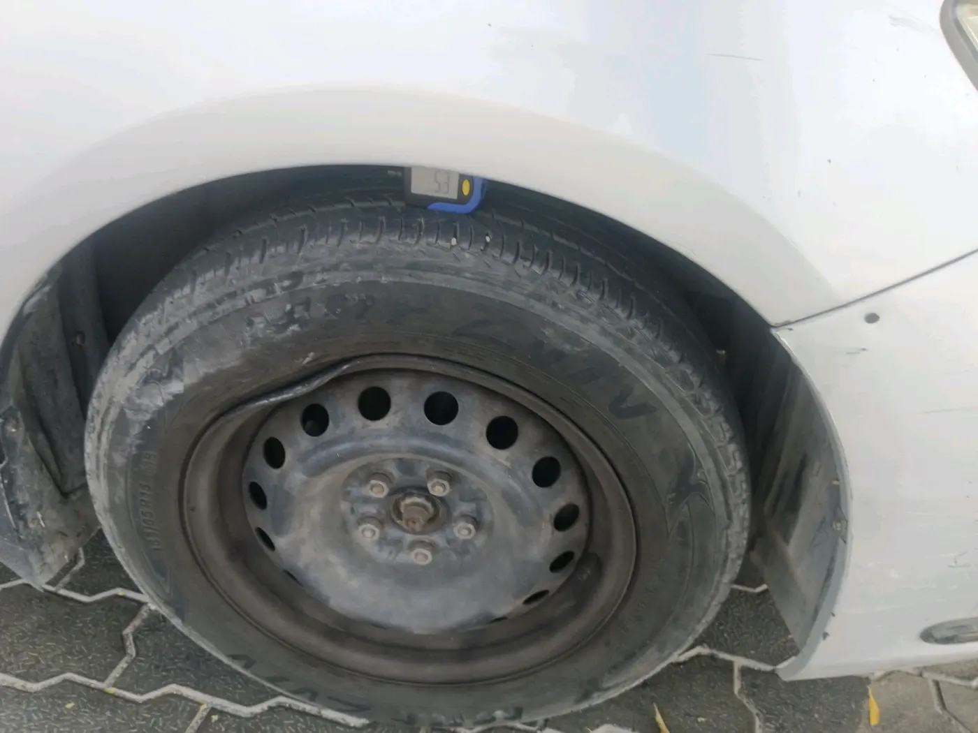 2011 Toyota Corolla Altis J PETROL, CNG, Manual, 1,50,026 km, tyre
