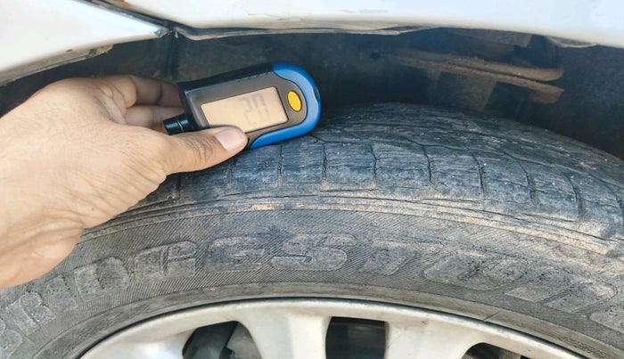 2011 Toyota Etios VX, Petrol, Manual, 1,00,755 km, tyre