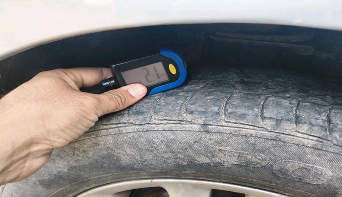 2011 Toyota Etios VX, Petrol, Manual, 1,00,755 km, tyre