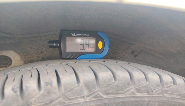 2011 Hyundai i10 MAGNA 1.1, CNG, Manual, 1,69,671 km, tyre