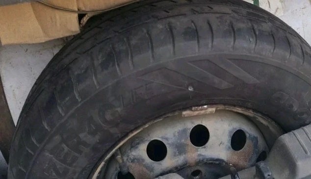 2011 Hyundai i10 MAGNA 1.1, CNG, Manual, 1,69,671 km, tyre