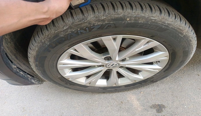 2017 Volkswagen TIGUAN HIGHLINE TDI AT, Diesel, Automatic, 1,34,535 km, tyre