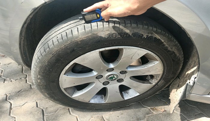 2012 Skoda Superb ELEGANCE 1.8 TSI AT, Petrol, Automatic, 1,09,437 km, tyre