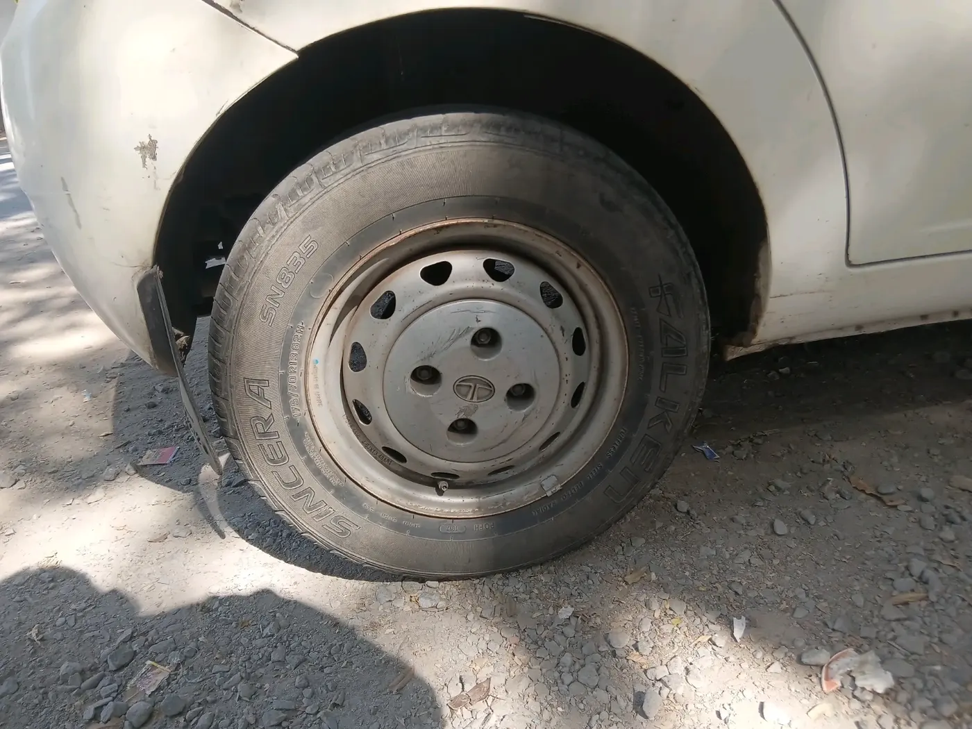 2013 Tata Indica Vista LS TDI, Diesel, Manual, 2,03,675 km, tyre