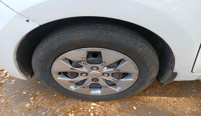 2014 Hyundai Xcent BASE 1.2, Petrol, Manual, 69,271 km, tyre