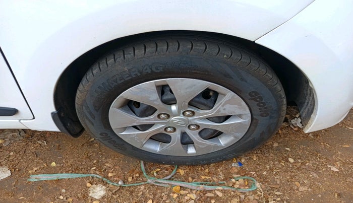 2014 Hyundai Xcent BASE 1.2, Petrol, Manual, 69,271 km, tyre