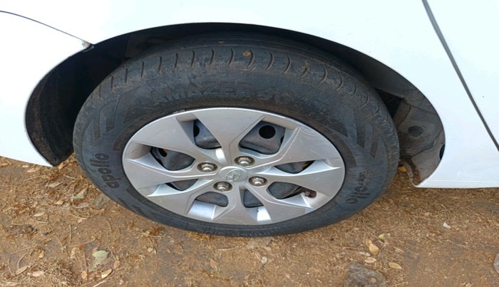 2014 Hyundai Xcent BASE 1.2, Petrol, Manual, 69,271 km, tyre