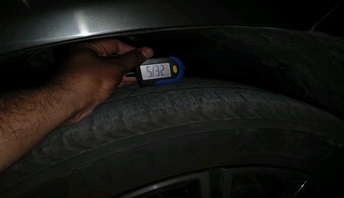 2019 Volvo XC 60 D5 INSCRIPTION, Diesel, Automatic, 1,07,570 km, tyre