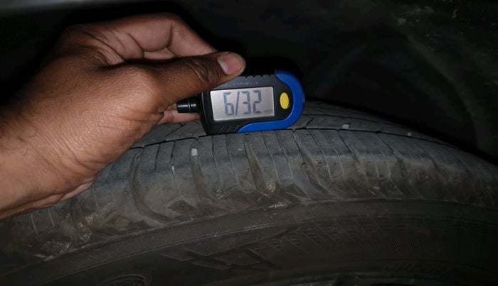 2019 Volvo XC 60 D5 INSCRIPTION, Diesel, Automatic, 1,07,570 km, tyre