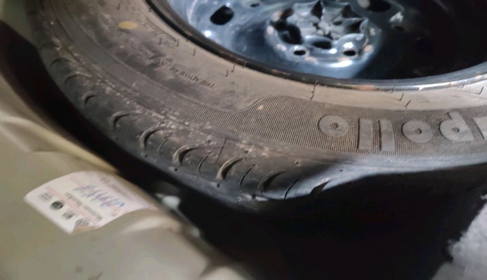 2013 Volkswagen Vento HIGHLINE DIESEL 1.6, Diesel, Manual, 65,180 km, tyre