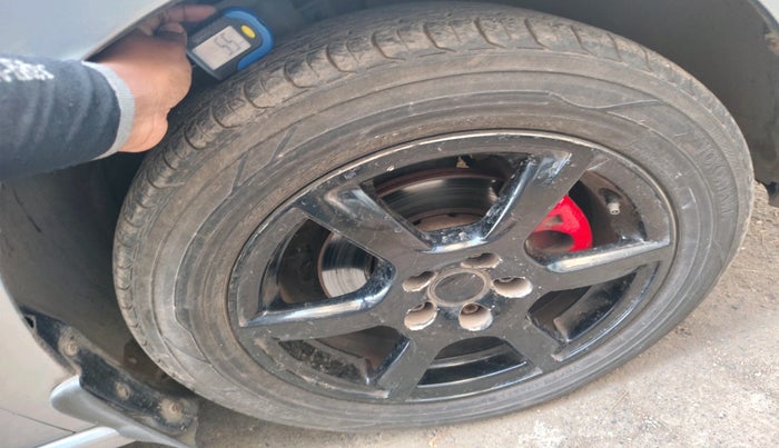 2013 Volkswagen Vento HIGHLINE DIESEL 1.6, Diesel, Manual, 65,180 km, tyre