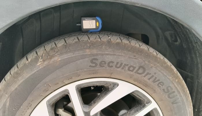 2024 Mahindra XUV 3XO AX5L 1.2 TGDi AT, Petrol, Automatic, 10,104 km, tyre
