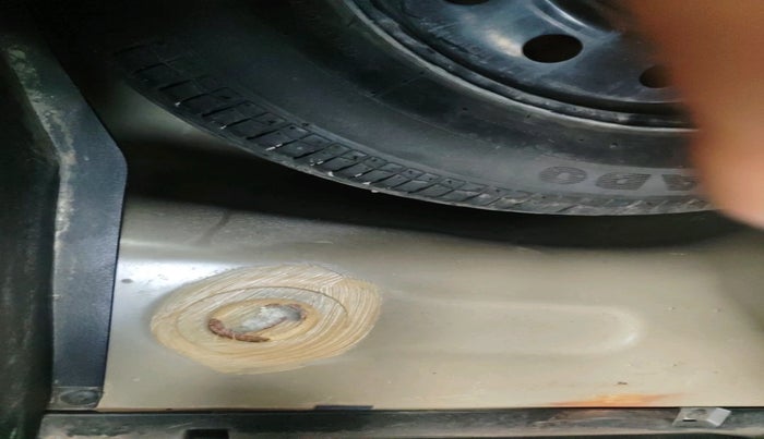 2013 Maruti Swift VXI, Petrol, Manual, 68,724 km, tyre