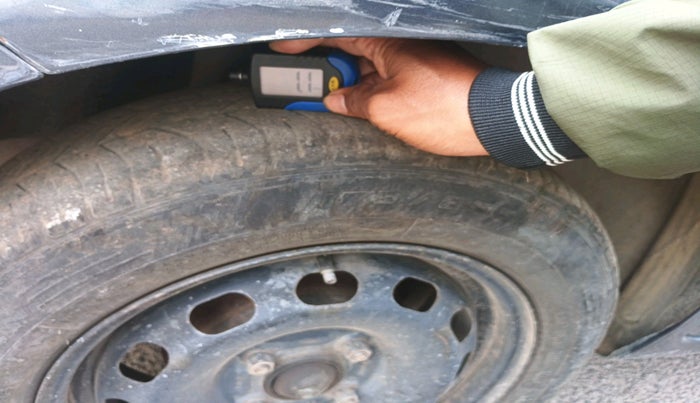 2011 Ford Figo ZXI 1.2 PETROL, Petrol, Manual, 1,34,313 km, tyre