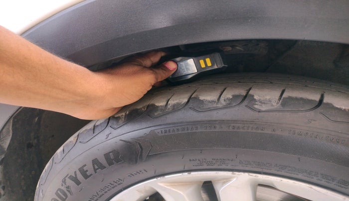 2017 Hyundai Creta SX 1.6 DIESEL, Diesel, Manual, 1,64,092 km, tyre