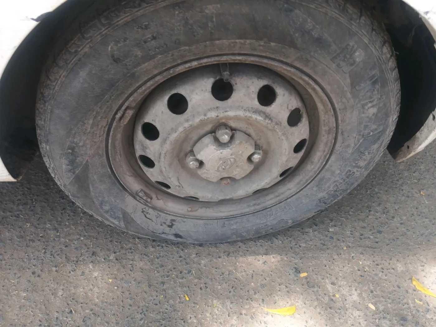 2013 Hyundai i10 ERA 1.1, CNG, Manual, 72,732 km, tyre