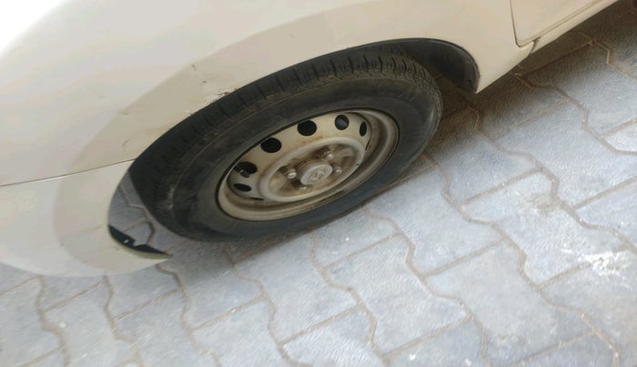 2014 Hyundai Eon ERA +, Petrol, Manual, 88,246 km, tyre