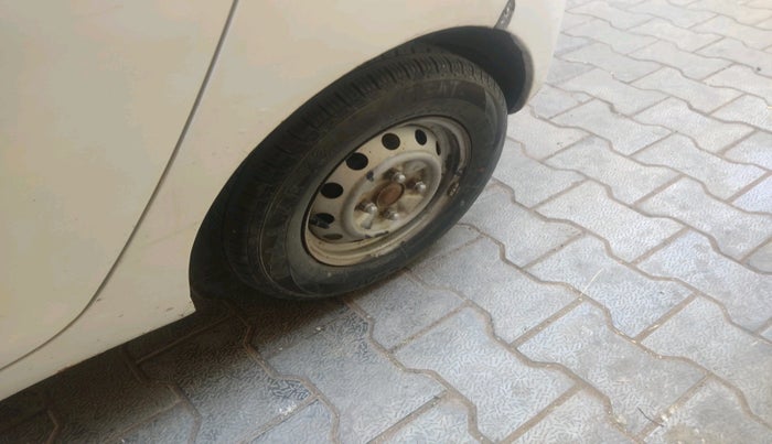 2014 Hyundai Eon ERA +, Petrol, Manual, 88,246 km, tyre