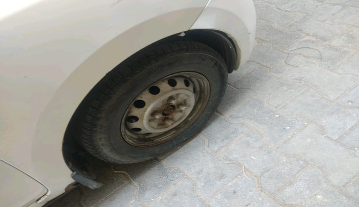 2014 Hyundai Eon ERA +, Petrol, Manual, 88,246 km, tyre