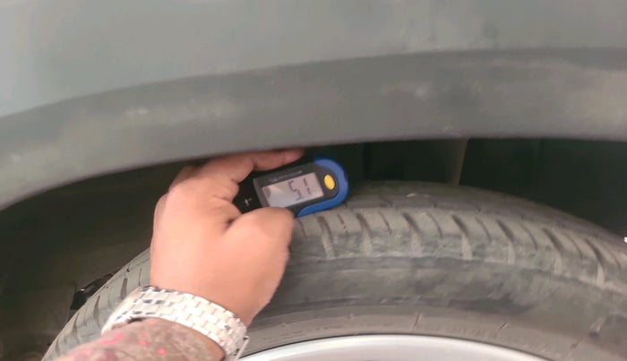 2022 Renault Kwid RXT 1.0 AMT (O), Petrol, Automatic, 53,058 km, tyre