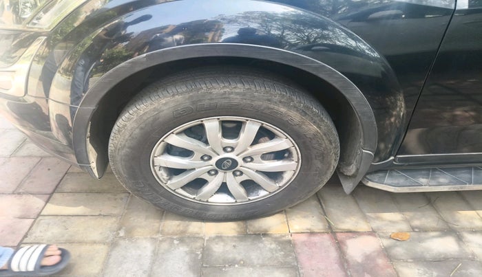 2017 Mahindra XUV500 W8, Diesel, Manual, 99,232 km, tyre