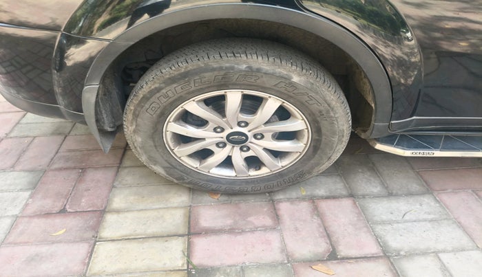 2017 Mahindra XUV500 W8, Diesel, Manual, 99,232 km, tyre