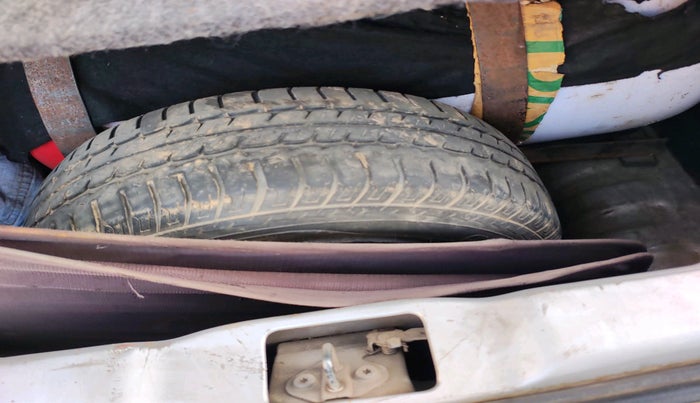 2014 Datsun Go T, CNG, Manual, 86,969 km, tyre